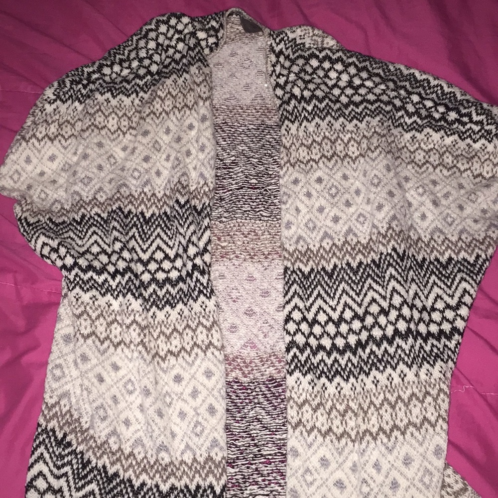 Short sleeve sweater